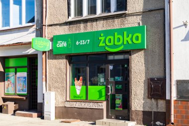 Siewierz, Polonya - 31.10.2021 - Siewierz 'deki zabka zinciri mağazası