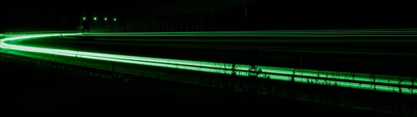 Luces Verdes Del Coche Por Noche Larga Exposición — Foto de Stock