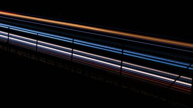 Gece arabaların ışıkları. uzun pozlama