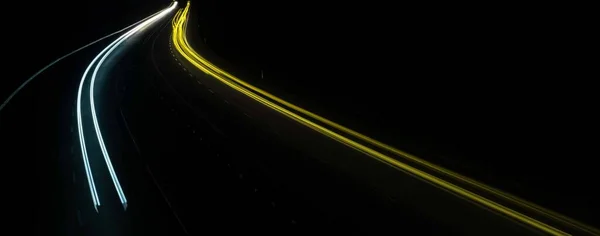 Ночью Желтые Автомобильные Фары Длительное Воздействие — стоковое фото