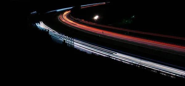 夜の車のライト 長時間露光 — ストック写真