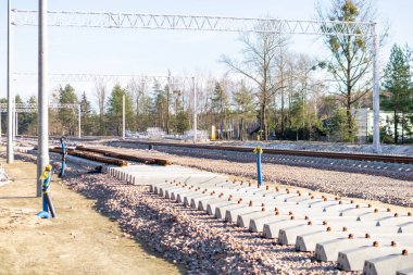 Yeni demiryolu hattının fotoğraf inşaatı