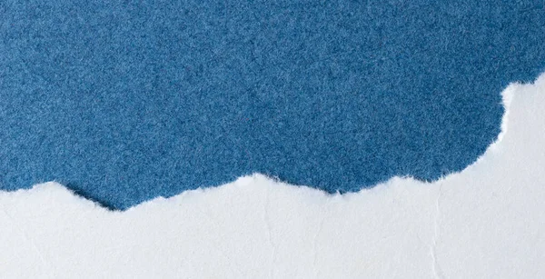 Görünür bir dokusu olan mavi ve beyaz kağıt.