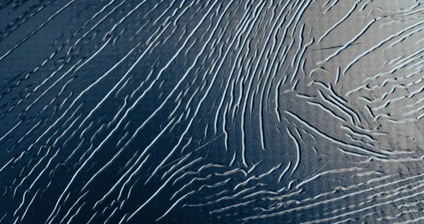 Ilginç Bir Desenle Maviye Boyanmış Metal Levha — Stok fotoğraf