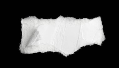 Siyah izole bir arkaplan üzerine beyaz bir kağıt parçası