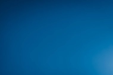 Görünür desenli mavi metal bir levha çizilmiş. arkaplan