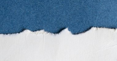 Görünür bir dokusu olan mavi ve beyaz kağıt.