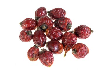 Beyaz izole arkaplanda kurumuş gül kalçası