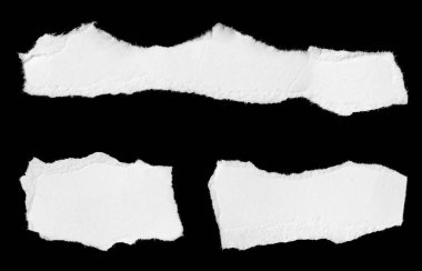 Siyah izole bir arkaplan üzerine beyaz bir kağıt parçası