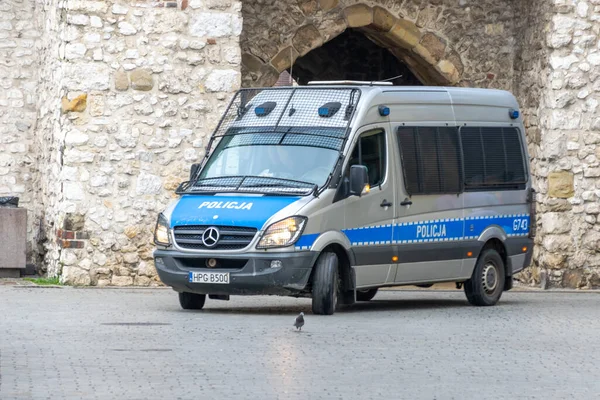クラクフ ポーランド 2022 クラクフ市場をパトロールする警察の車 — ストック写真