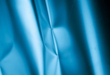 Görünür desenli mavi metal bir levha çizilmiş. arkaplan