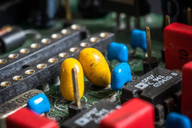 Elektronik devre kartının kapatılması veya PCB yazdırılmış devre kartı