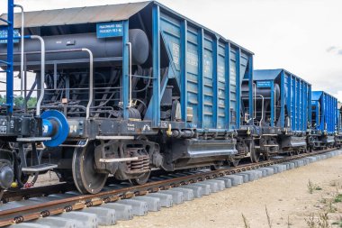 Mierzecice, Polonya - 31.08.2022 Mierzecice 'deki PKP kargo şirketinin vagonları