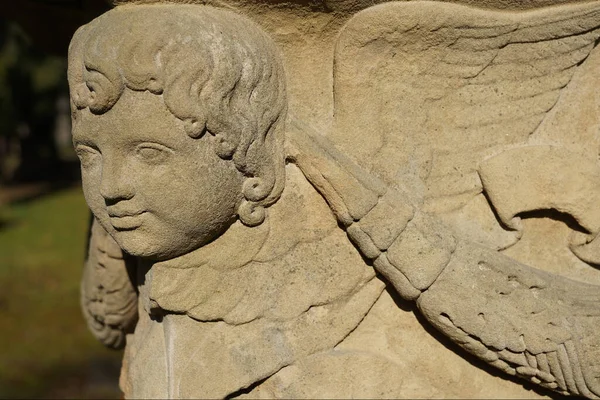 Cabeza Ángel Sonriente Esquina Una Lápida Del Período Biedermeier Piedra — Foto de Stock