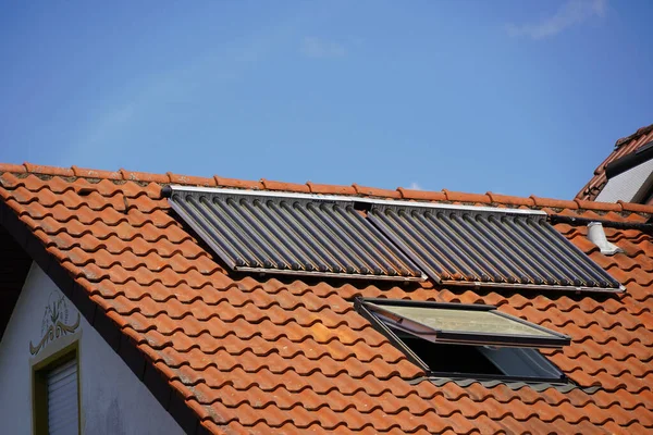 Solar Thermal Panels Tiled Roof Spring Sun Shines Blue Sky — Stockfoto