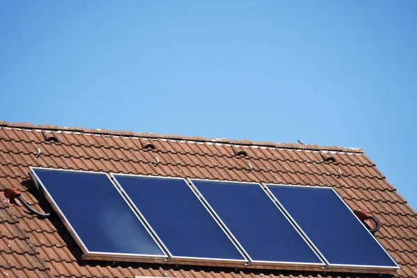 Solar Panels Residential Building Roof Tiled Roof Seems Very Old — Fotografia de Stock