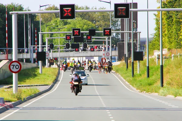 Atletas corriendo hasta el final — Foto de Stock