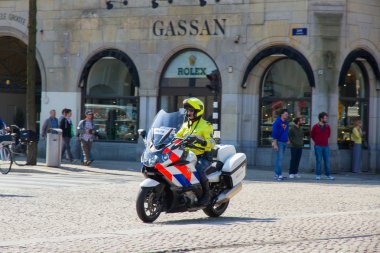 royal prinses eşlik citycenter üreten motosiklet üzerinde polis beatrix