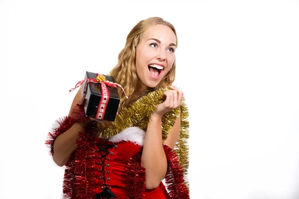 크리스마스 소녀는 그녀의 현재와 행복 — 스톡 사진