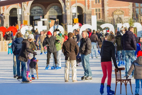 Pista de hielo en Amsterdam frente al Rijksmusem —  Fotos de Stock