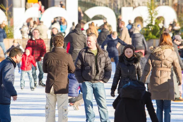 Ijsbaan in amsterdam tegenover het Rijksmuseum — Stockfoto