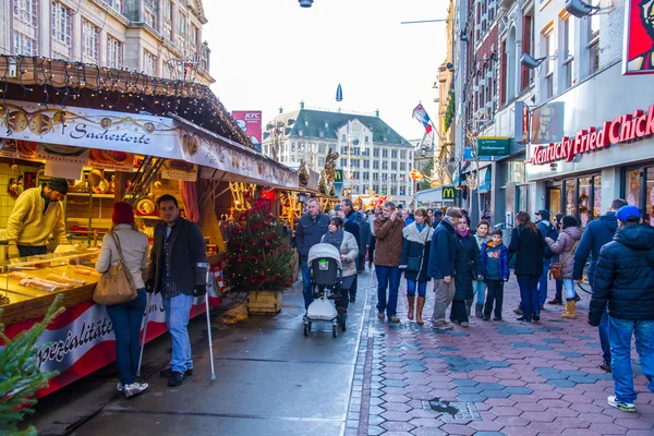 Julmarknad i amsterdam centrum — Stockfoto