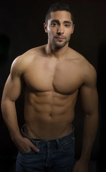 Modelo masculino con cuerpo muscular Imagen de archivo