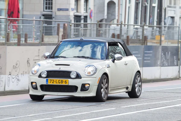 Witte mini cooper — Stockfoto