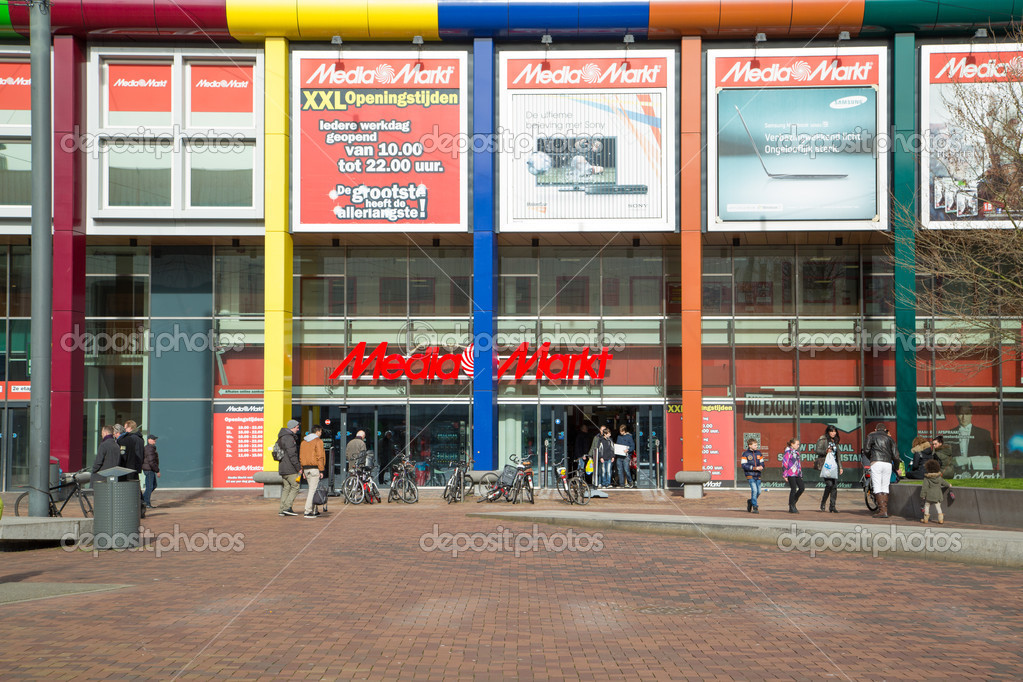 criticus Dierentuin Pessimistisch Media Markt Amsterdam Arena – Stock Editorial Photo © iampixels #41566827