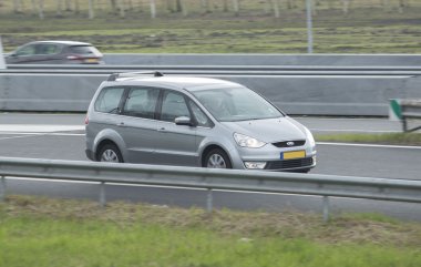 ford galaxy yolda sürüş