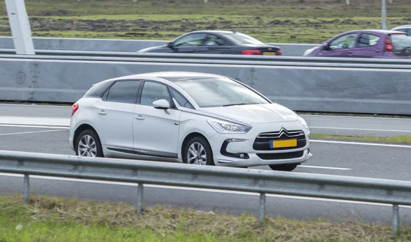 Citroen DS5 driving down the road — Stock Photo, Image