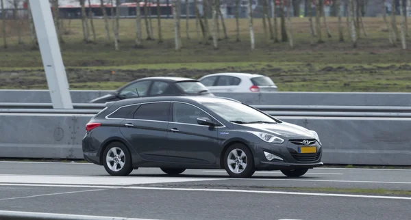 Hyundai I40 driving down the road — Stock Photo, Image