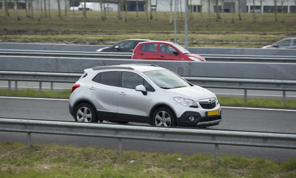 Nuevo Opel Mokka conduciendo por la carretera —  Fotos de Stock