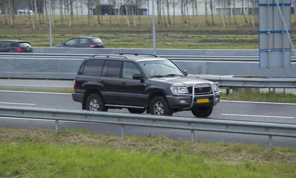 Toyota Landcruiser driving down the highway — Stock Photo, Image