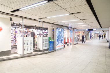 amsterdam Merkez İstasyonu'na Mağazalar