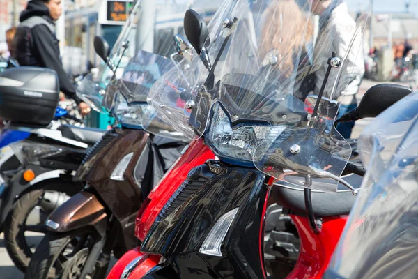 Parked mopeds — Stock Photo, Image