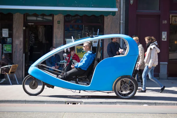 Amsterdam'da bisiklet taksi — Stok fotoğraf