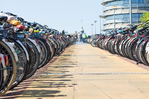 Aparcamiento de bicicletas en Amsterdam — Foto de Stock