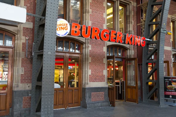 Restaurante de comida rápida Burger King na estação de trem — Fotografia de Stock