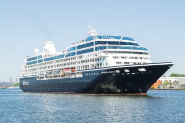 Amsterdam'da büyük yolcu gemisi