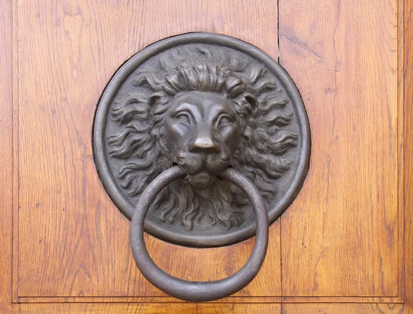 eski kapı tokmağı, aslan baş