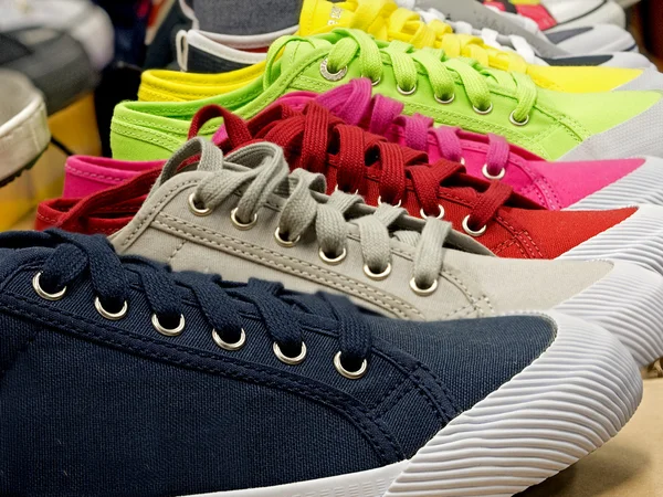 Chaussures de sport colorées, caoutchouc et toile Images De Stock Libres De Droits