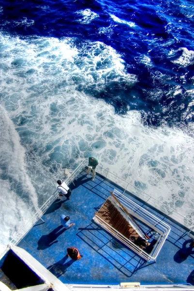 海和人从渡船上视图 — 图库照片