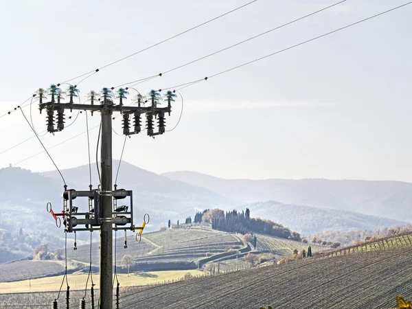 Hochspannungsmasten verschandeln Landschaft — Stockfoto