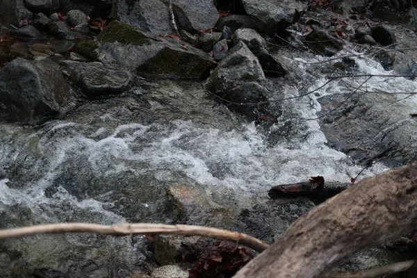 秋の美しい岩の川 — ストック写真