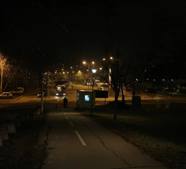 Światła Nocne Parku Dworcu Autobusowym — Zdjęcie stockowe