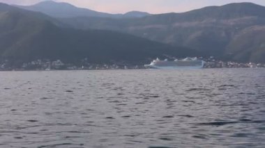 Boka Körfezi 'nden büyük bir kruvazör geliyor..