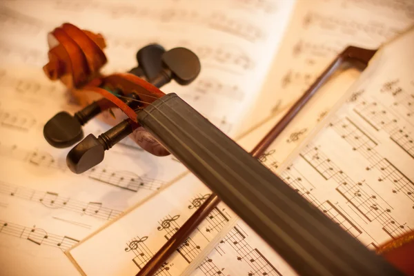 Violin with bow — Stock Photo, Image