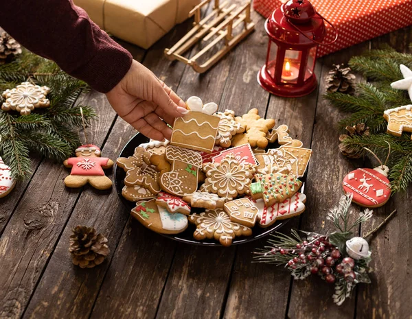 Prato Com Biscoitos Natal Com Vidros Açúcar Motivos Férias Sobre — Fotografia de Stock