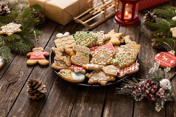 Prato Cheio Biscoitos Temas Férias Inverno Homem Gengibre Papai Noel — Fotografia de Stock